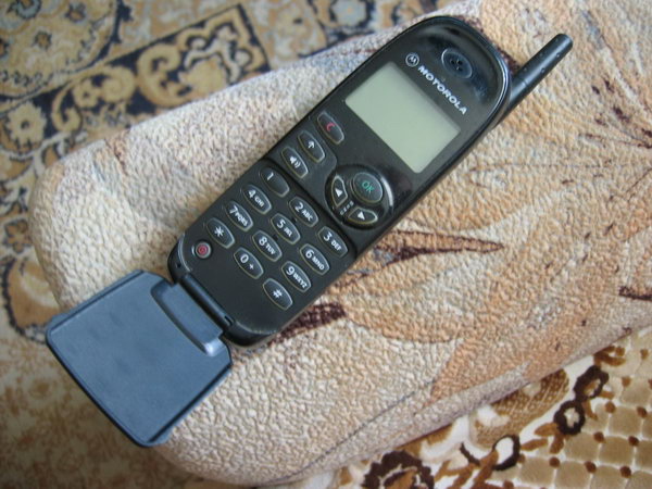 Моя первая мобила, кстати. В армии купил за 400 рублей :-)