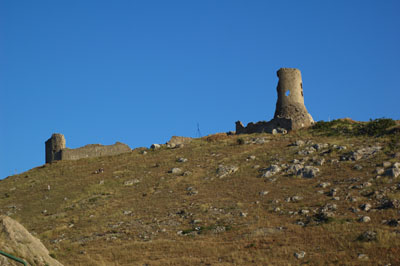 Одна из нескольких оставшихся башенок крепости
