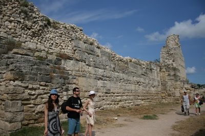 У древней Греческой стены в Херсонесе.