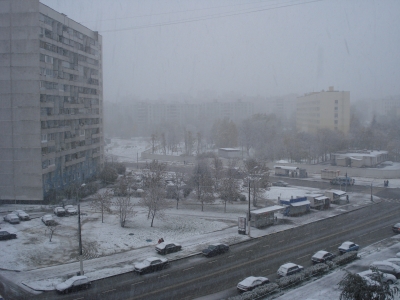 Вдали домов почти не видно